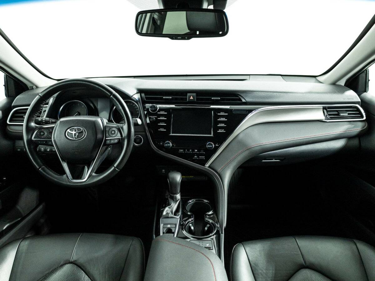 Toyota Camry с пробегом — 2020 год. Фото: #10