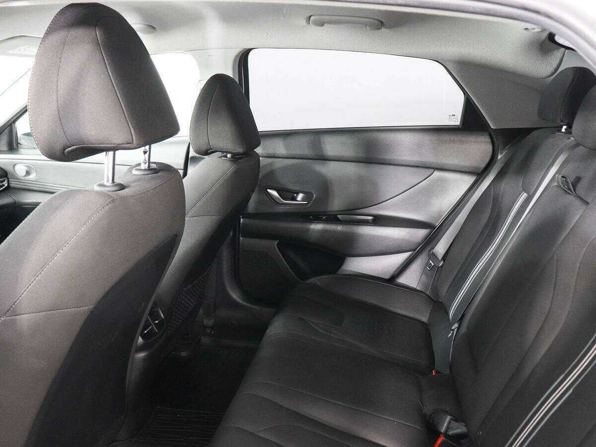 Hyundai Elantra с пробегом — 2021 год. Фото: #11