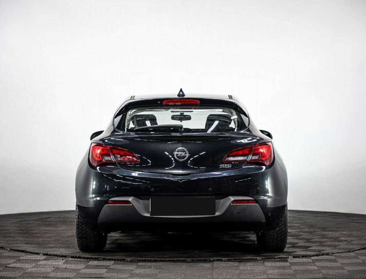 Opel Astra с пробегом — 2013 год. Фото: #4