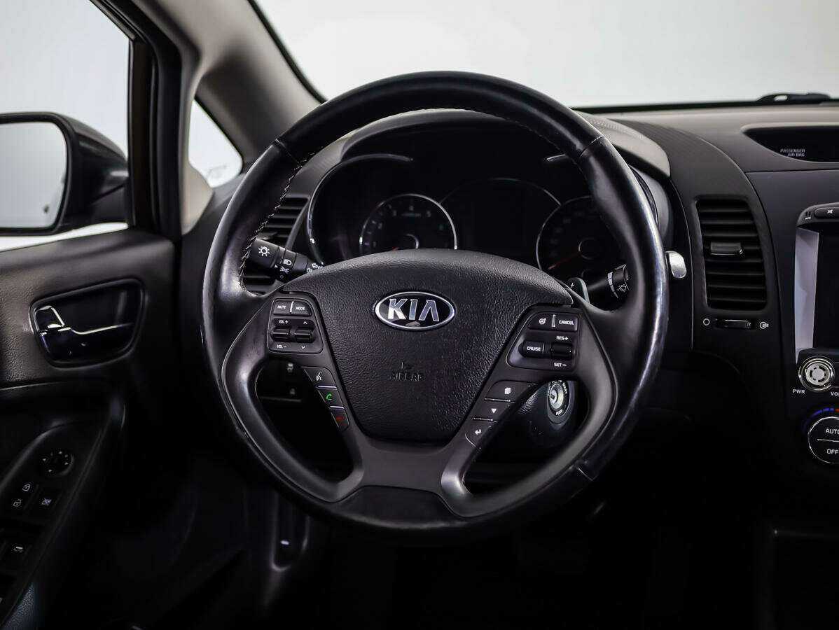 Kia Cerato с пробегом — 2015 год. Фото: #9