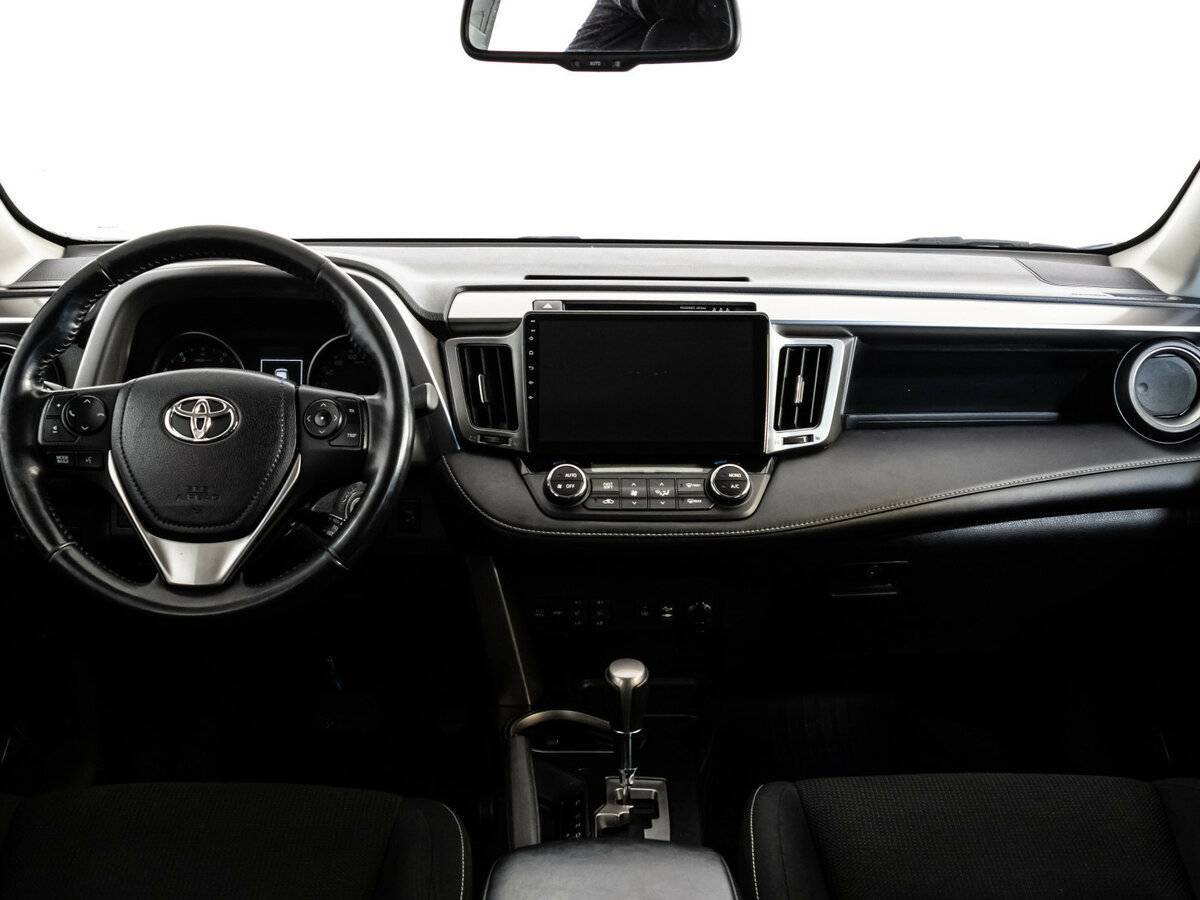 Toyota RAV4 с пробегом — 2017 год. Фото: #6