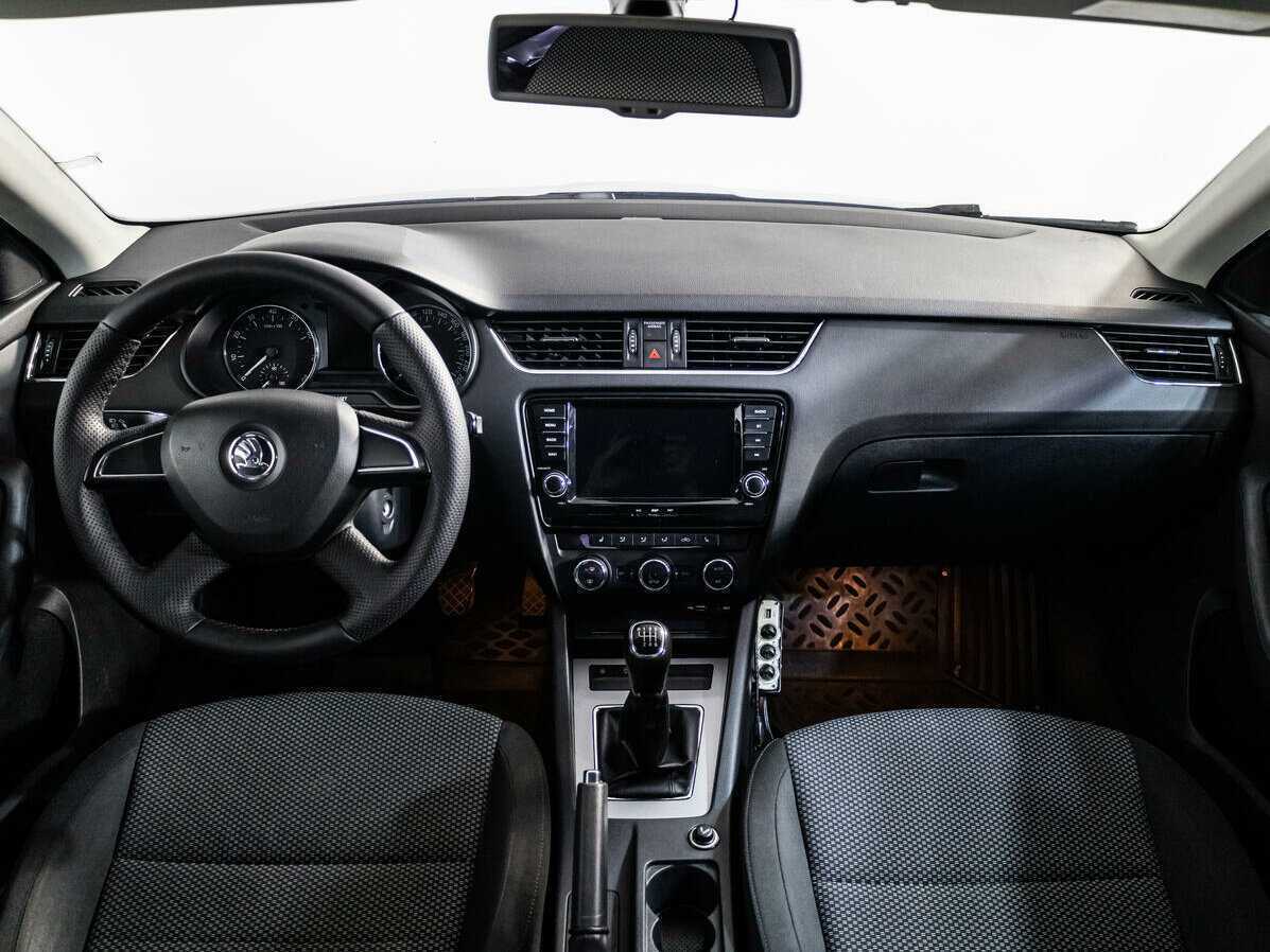 Skoda Octavia с пробегом — 2013 год. Фото: #10