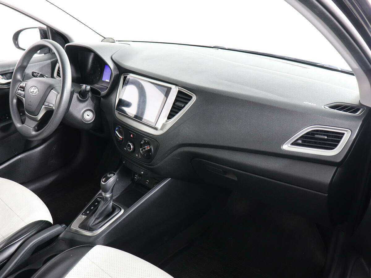 Hyundai Solaris с пробегом — 2022 год. Фото: #9