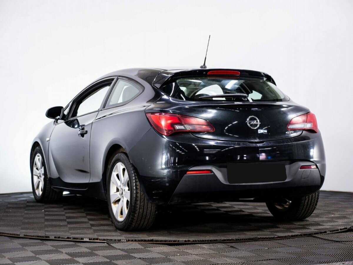 Opel Astra с пробегом — 2013 год. Фото: #3