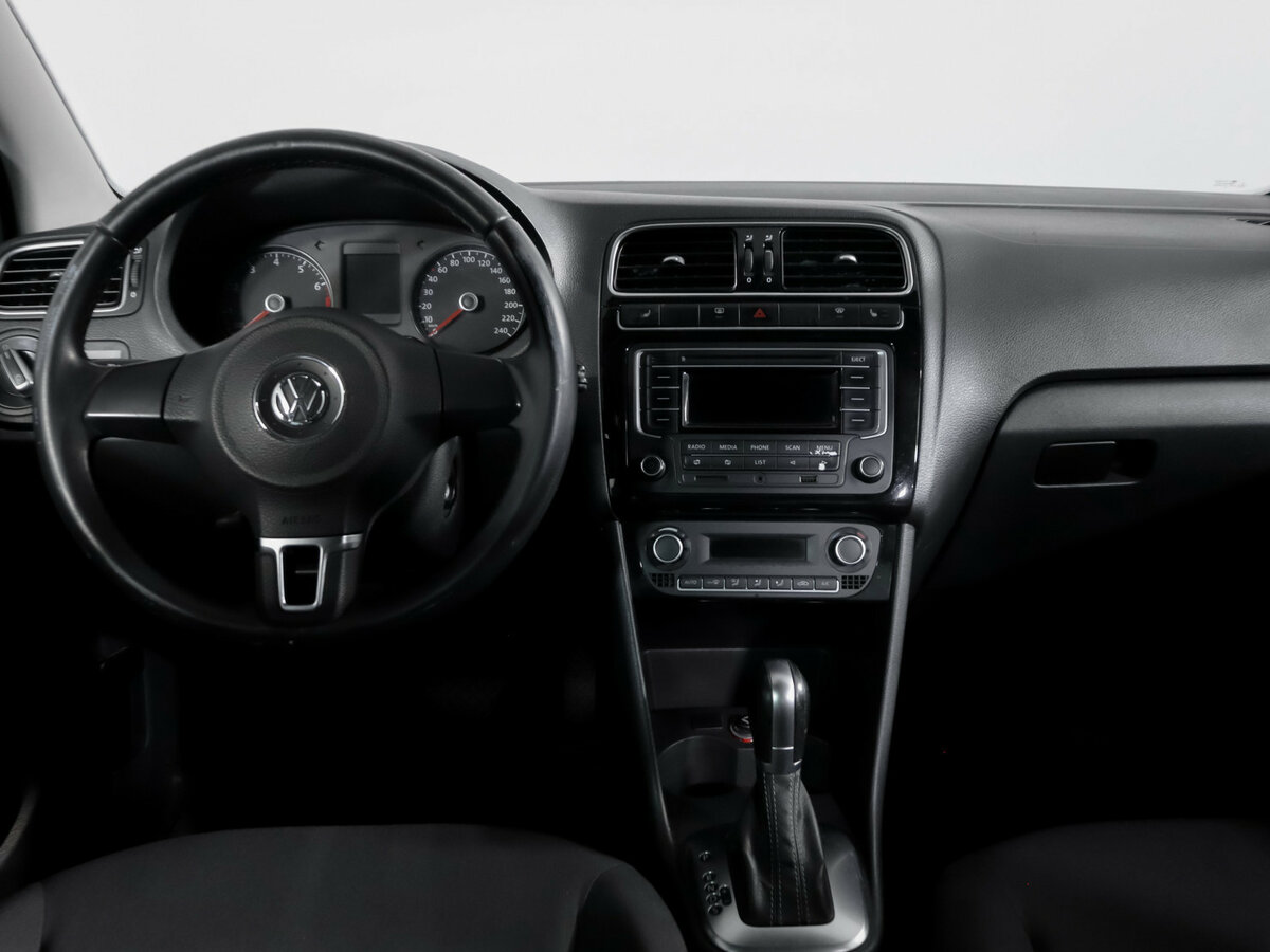Volkswagen Polo с пробегом — 2014 год. Фото: #8
