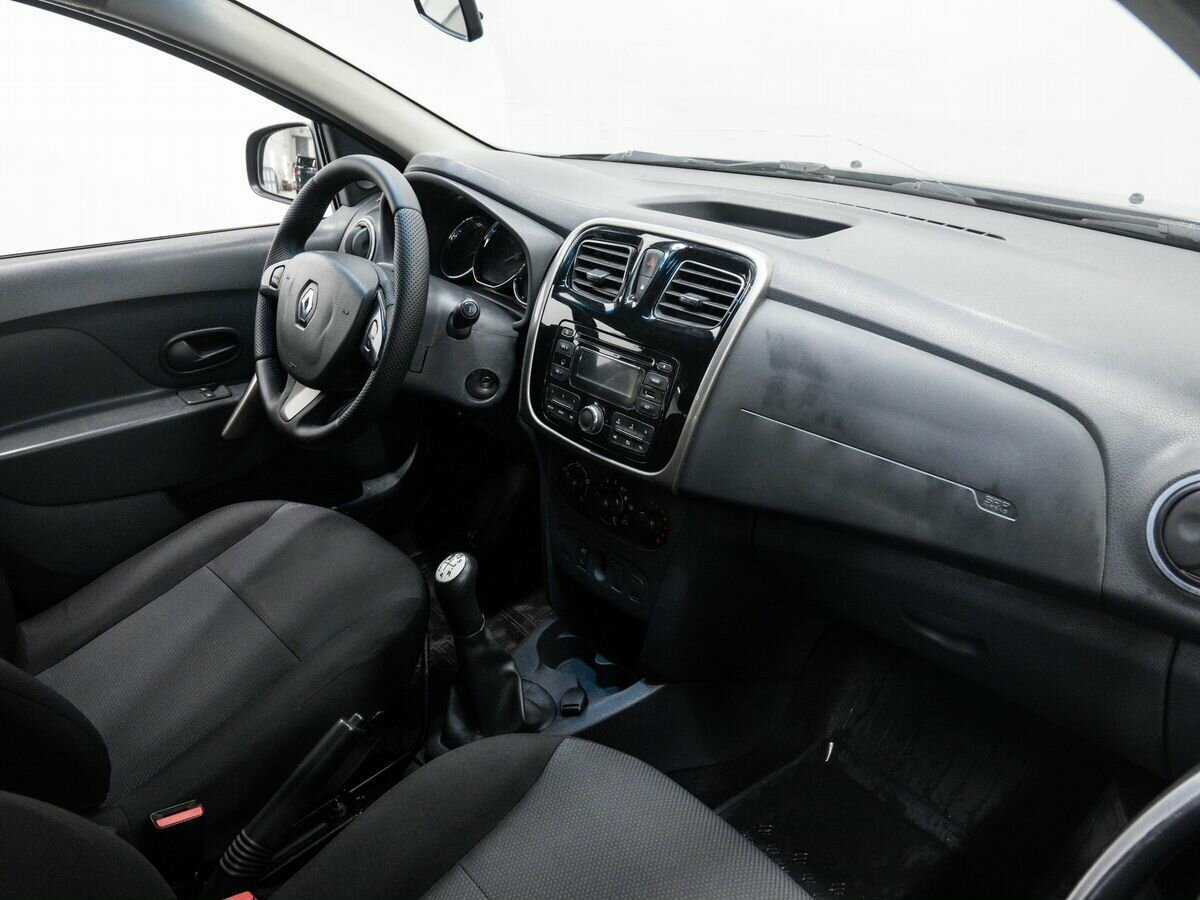 Renault Sandero с пробегом — 2016 год. Фото: #5