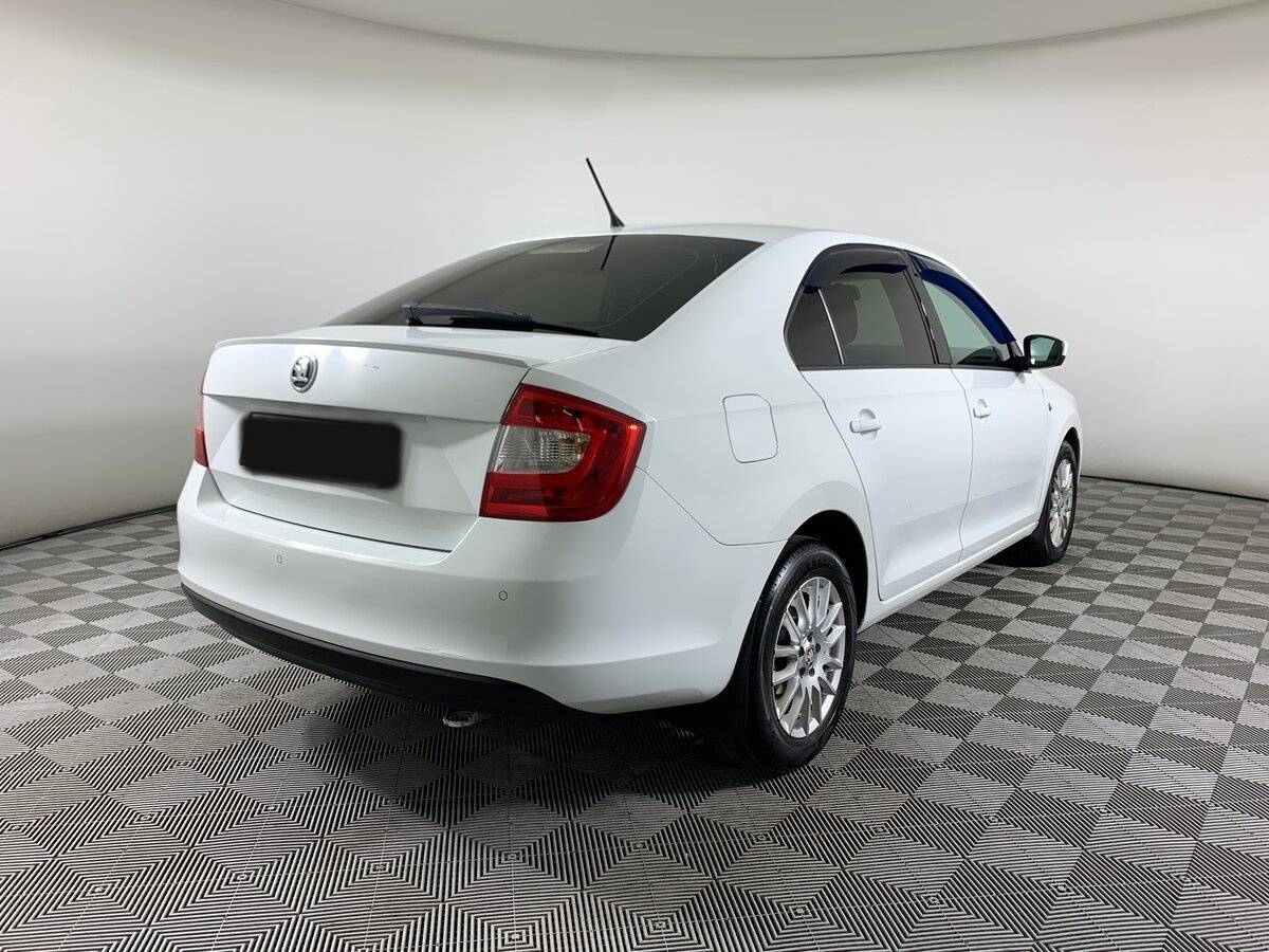 Skoda Rapid с пробегом — 2015 год. Фото: #4