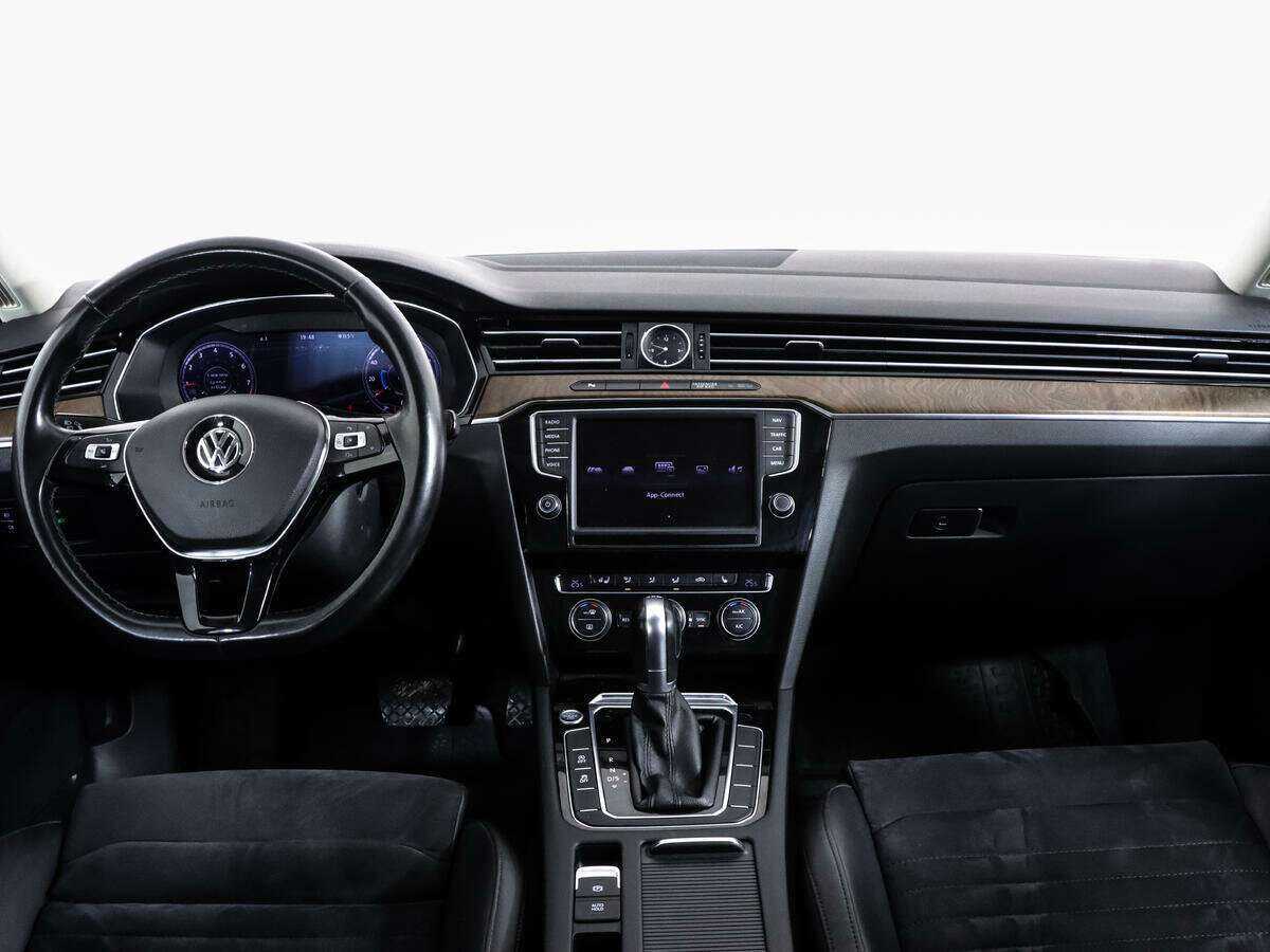 Volkswagen Passat с пробегом — 2016 год. Фото: #9