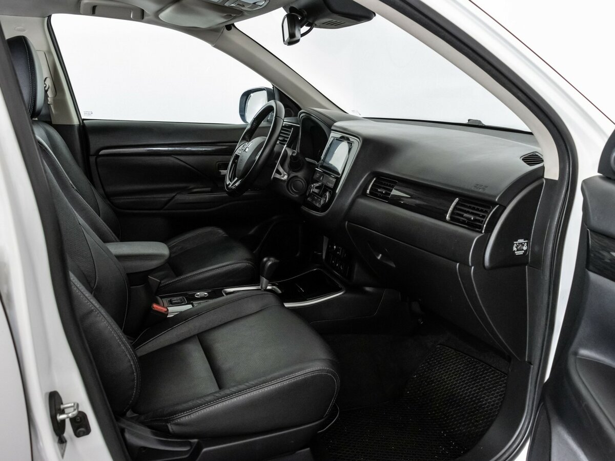 Mitsubishi Outlander с пробегом — 2017 год. Фото: #23