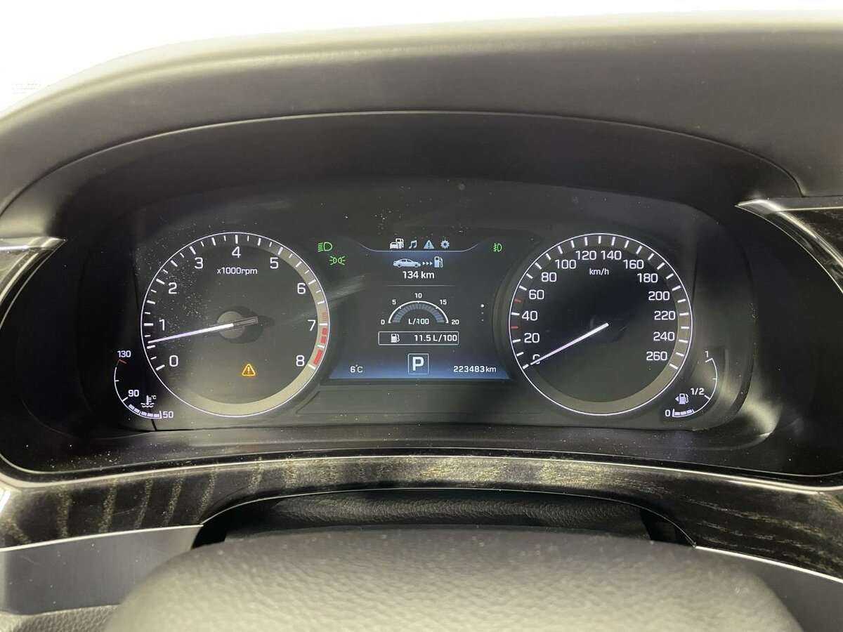 Hyundai Equus с пробегом — 2013 год. Фото: #10