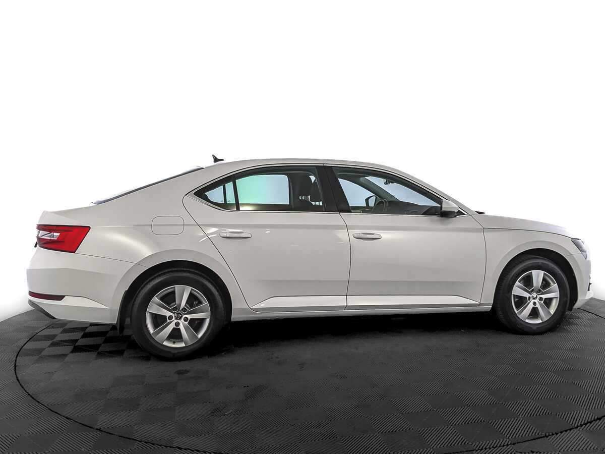 Skoda Superb с пробегом — 2021 год. Фото: #3