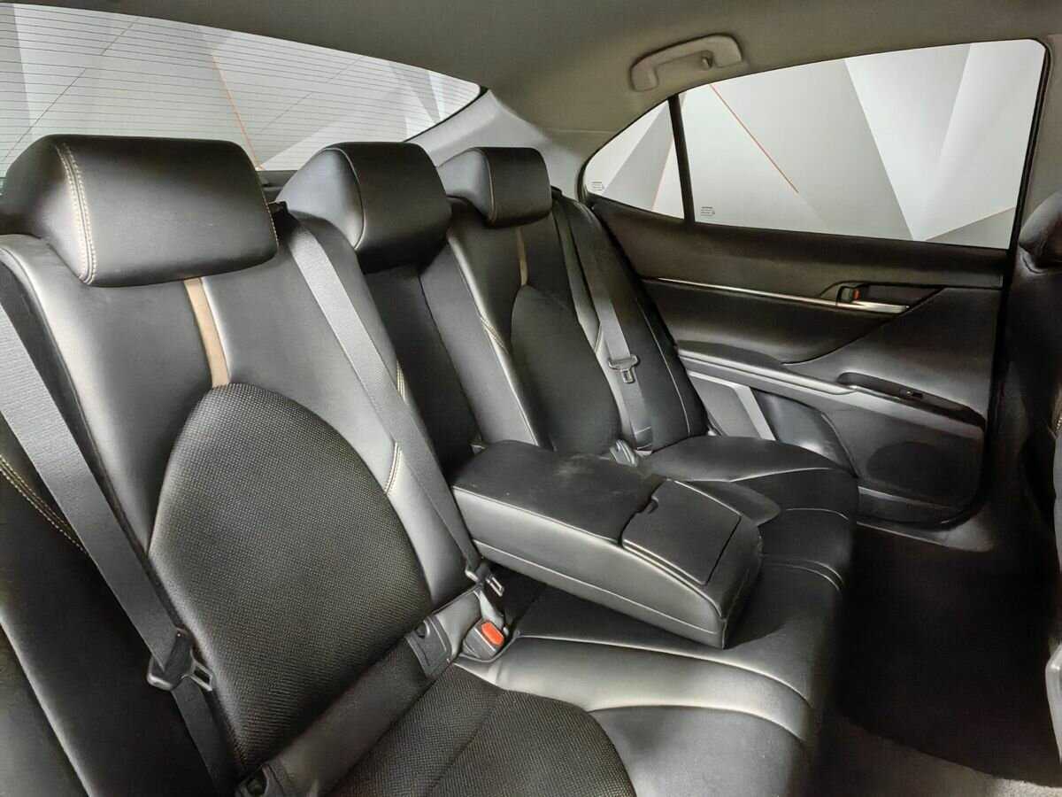 Toyota Camry с пробегом — 2019 год. Фото: #12
