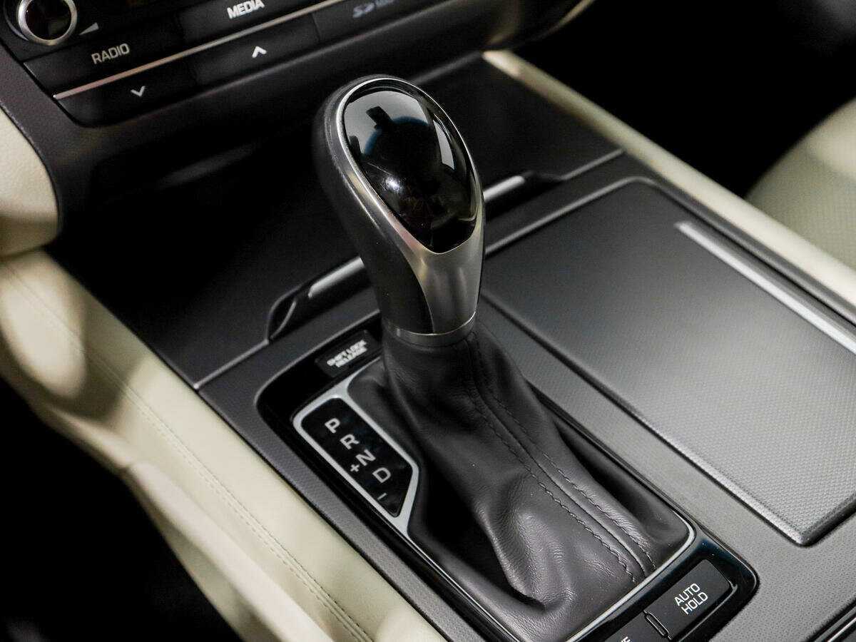 Hyundai Genesis с пробегом — 2015 год. Фото: #8