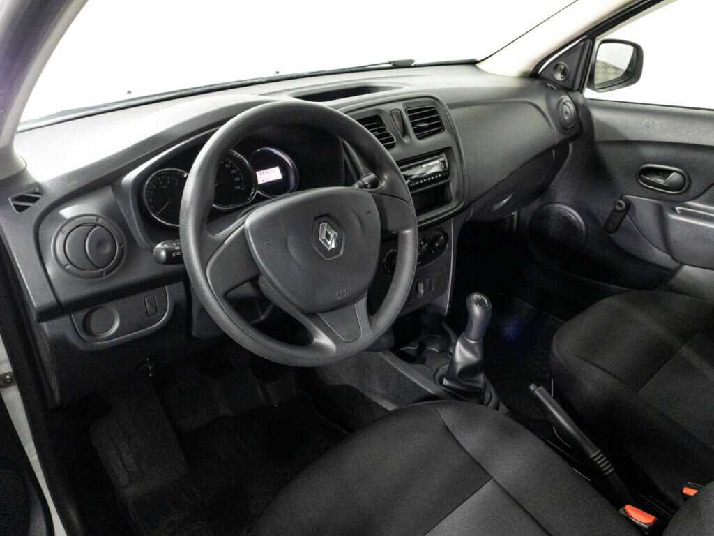 Renault Sandero с пробегом — 2016 год. Фото: #10