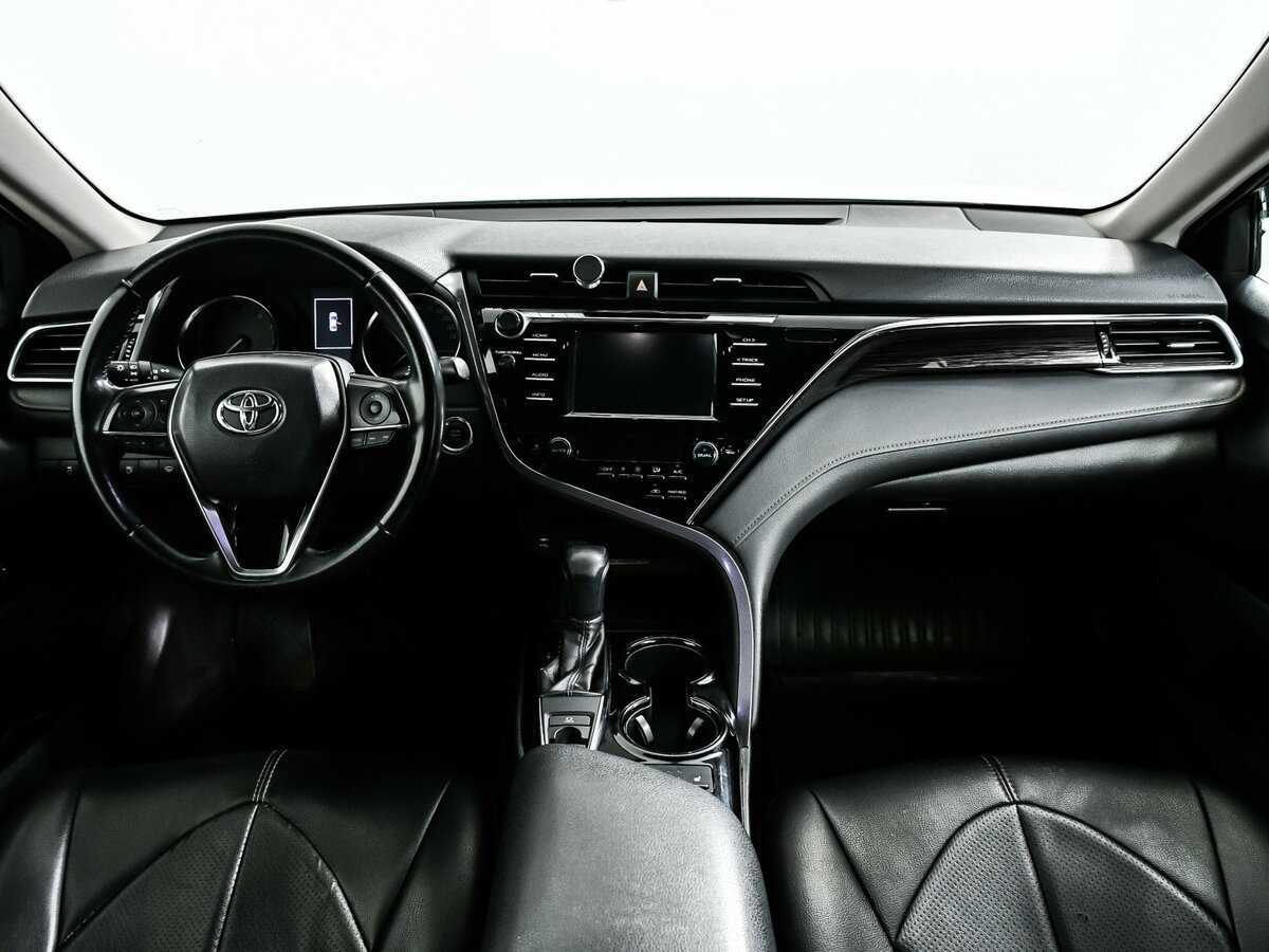 Toyota Camry с пробегом — 2018 год. Фото: #10