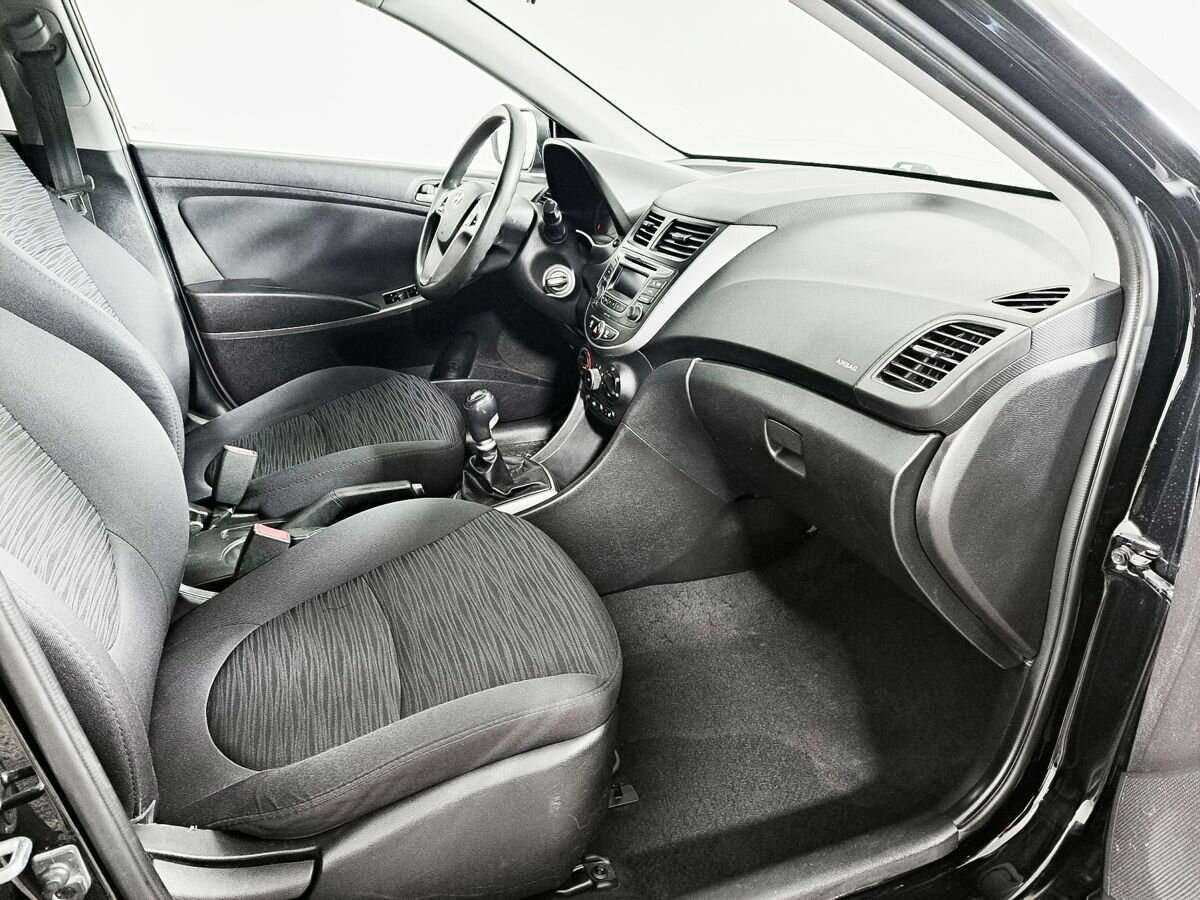 Hyundai Solaris с пробегом — 2015 год. Фото: #7