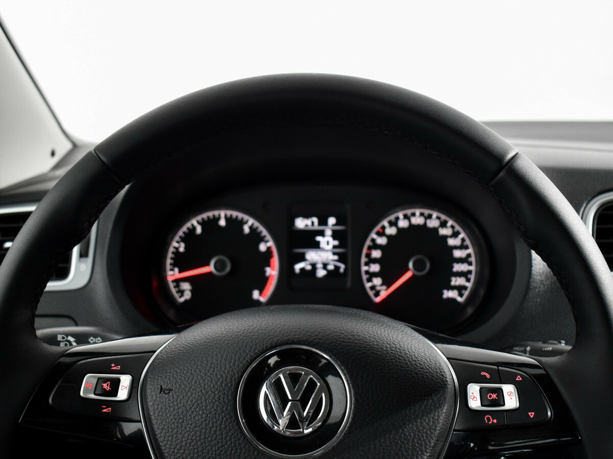 Volkswagen Polo с пробегом — 2017 год. Фото: #13