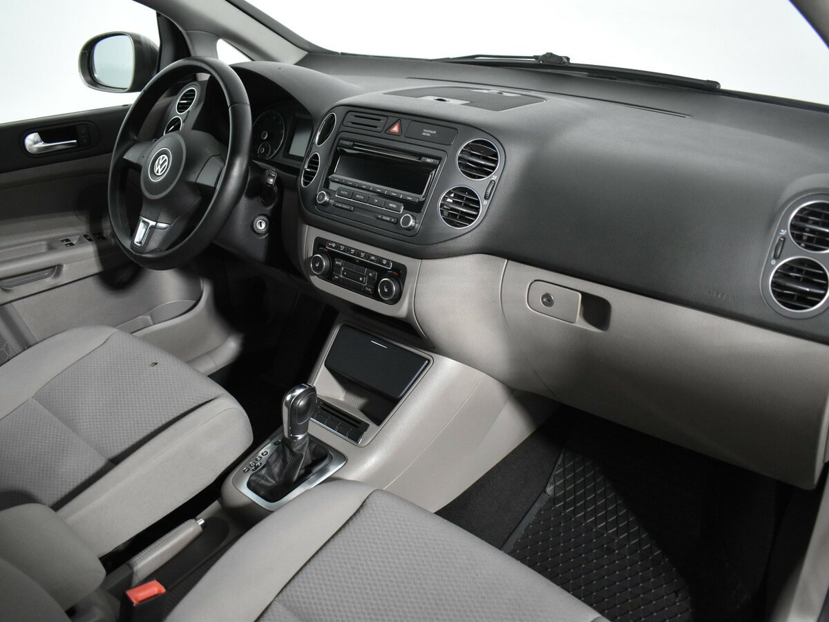 Volkswagen Golf Plus с пробегом — 2012 год. Фото: #13