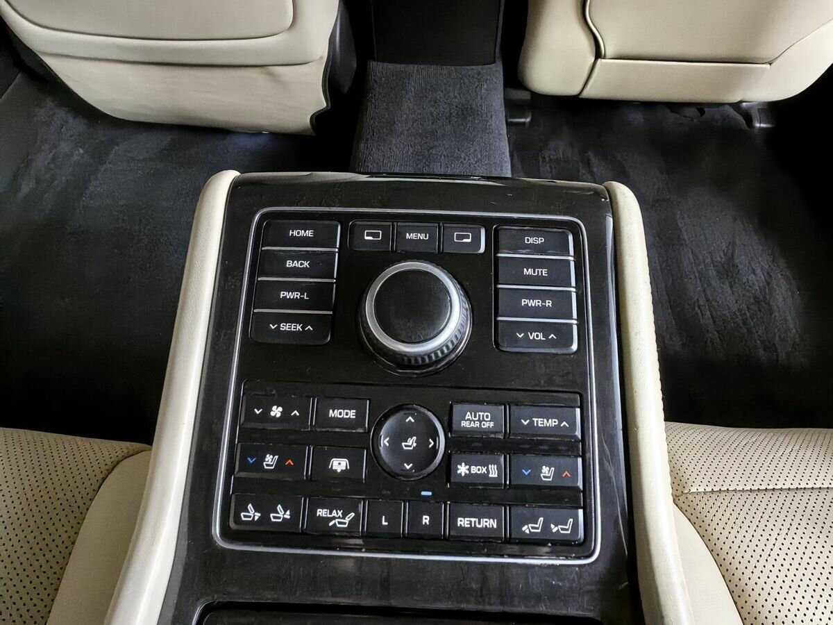 Hyundai Equus с пробегом — 2013 год. Фото: #17