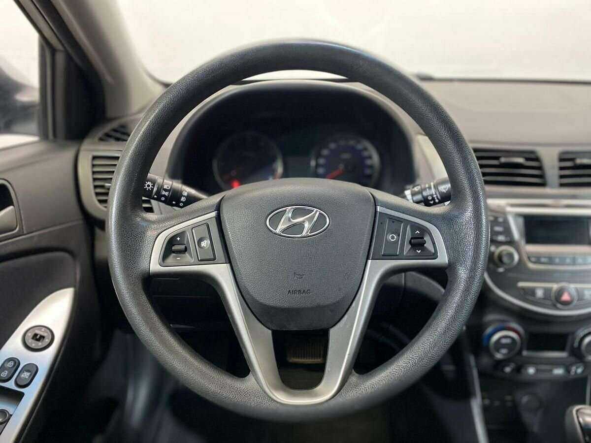 Hyundai Solaris с пробегом — 2015 год. Фото: #11