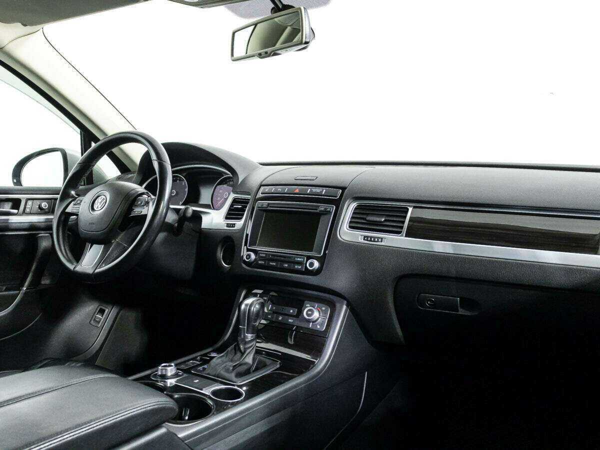 Volkswagen Touareg с пробегом — 2015 год. Фото: #6