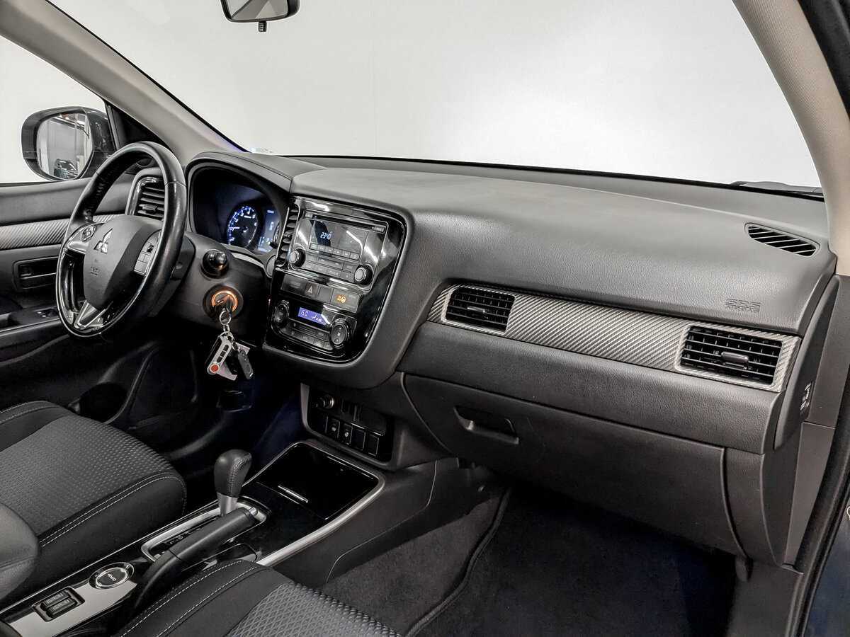Mitsubishi Outlander с пробегом — 2017 год. Фото: #10