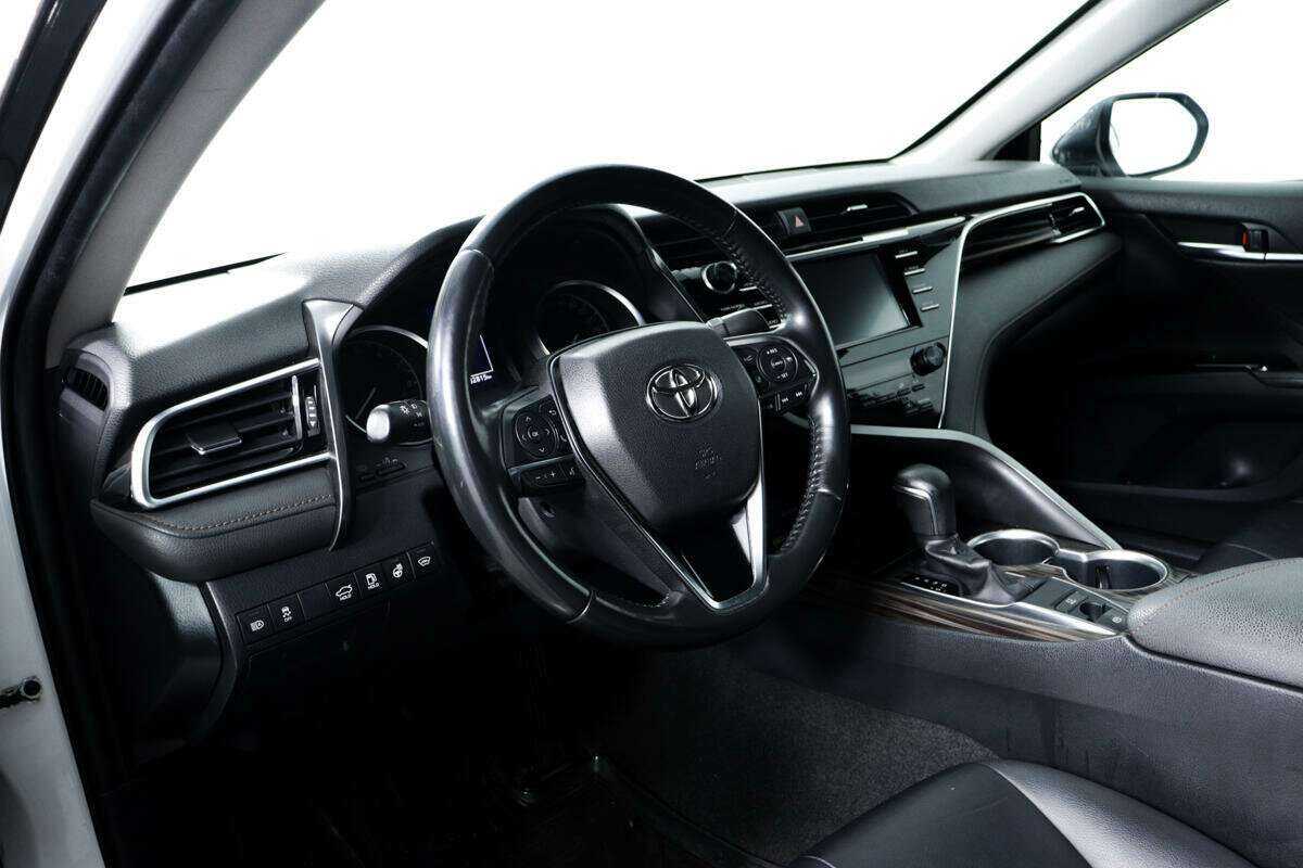 Toyota Camry с пробегом — 2020 год. Фото: #12