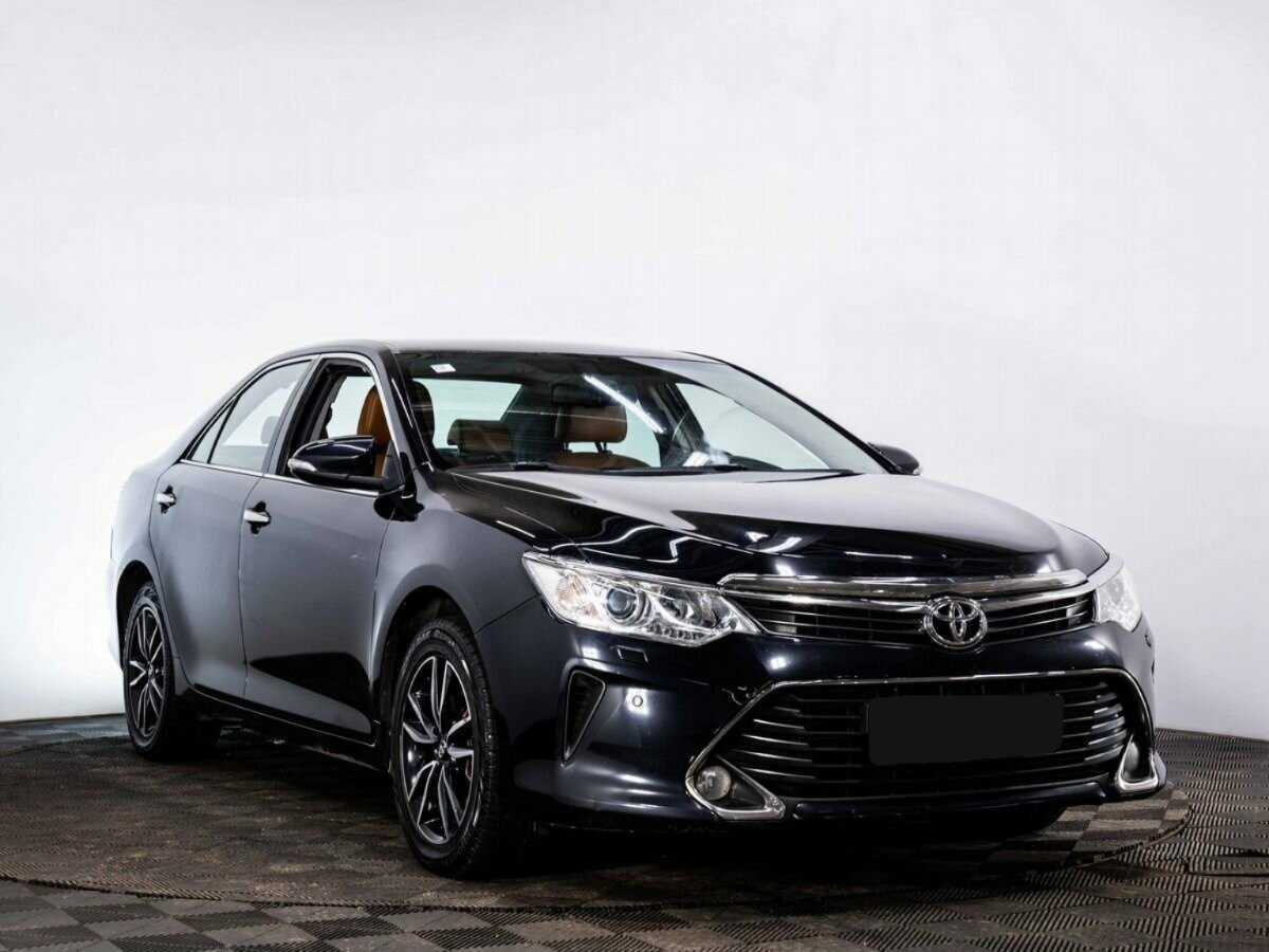 Toyota Camry с пробегом — 2017 год. Фото: #2