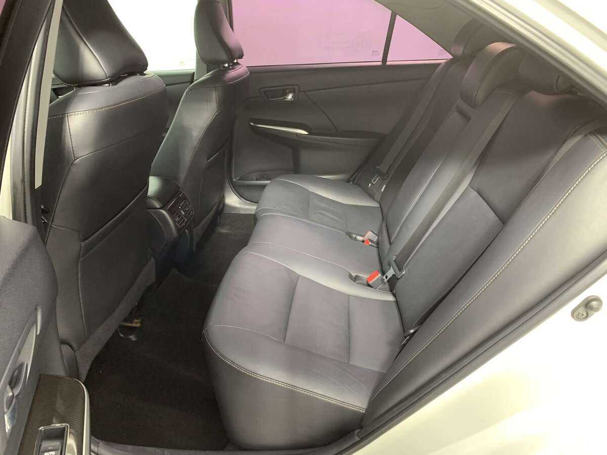 Toyota Camry с пробегом — 2016 год. Фото: #11