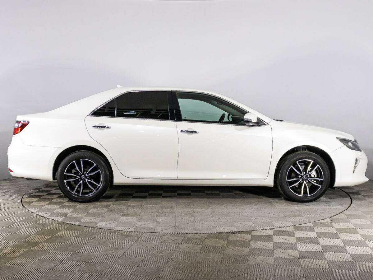Toyota Camry с пробегом — 2017 год. Фото: #3