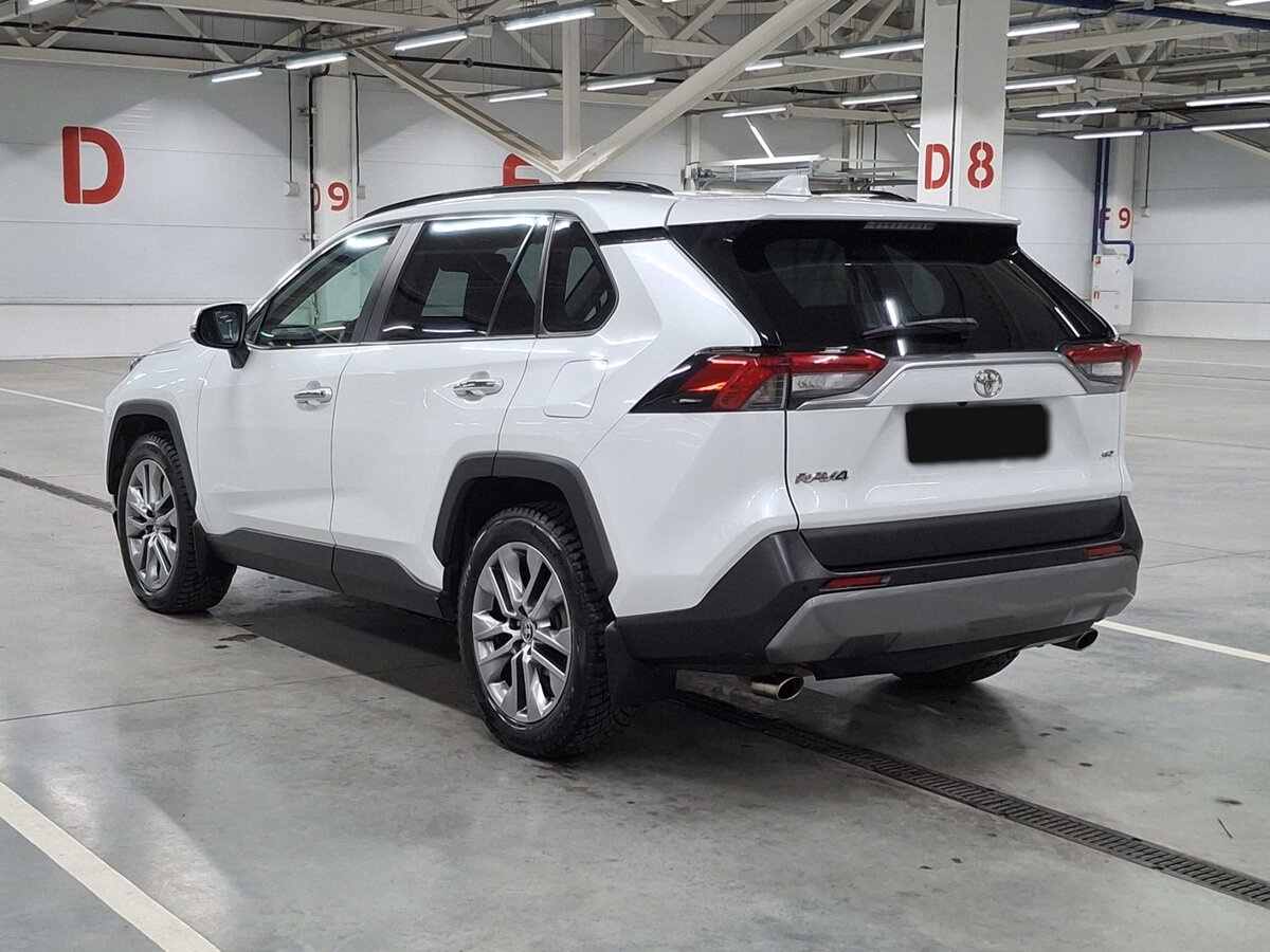 Toyota RAV4 с пробегом — 2021 год. Фото: #6