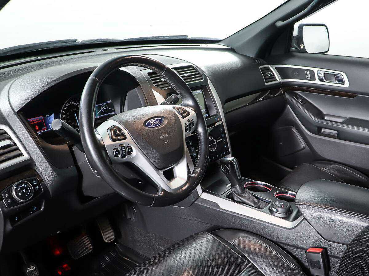Ford Explorer с пробегом — 2012 год. Фото: #16