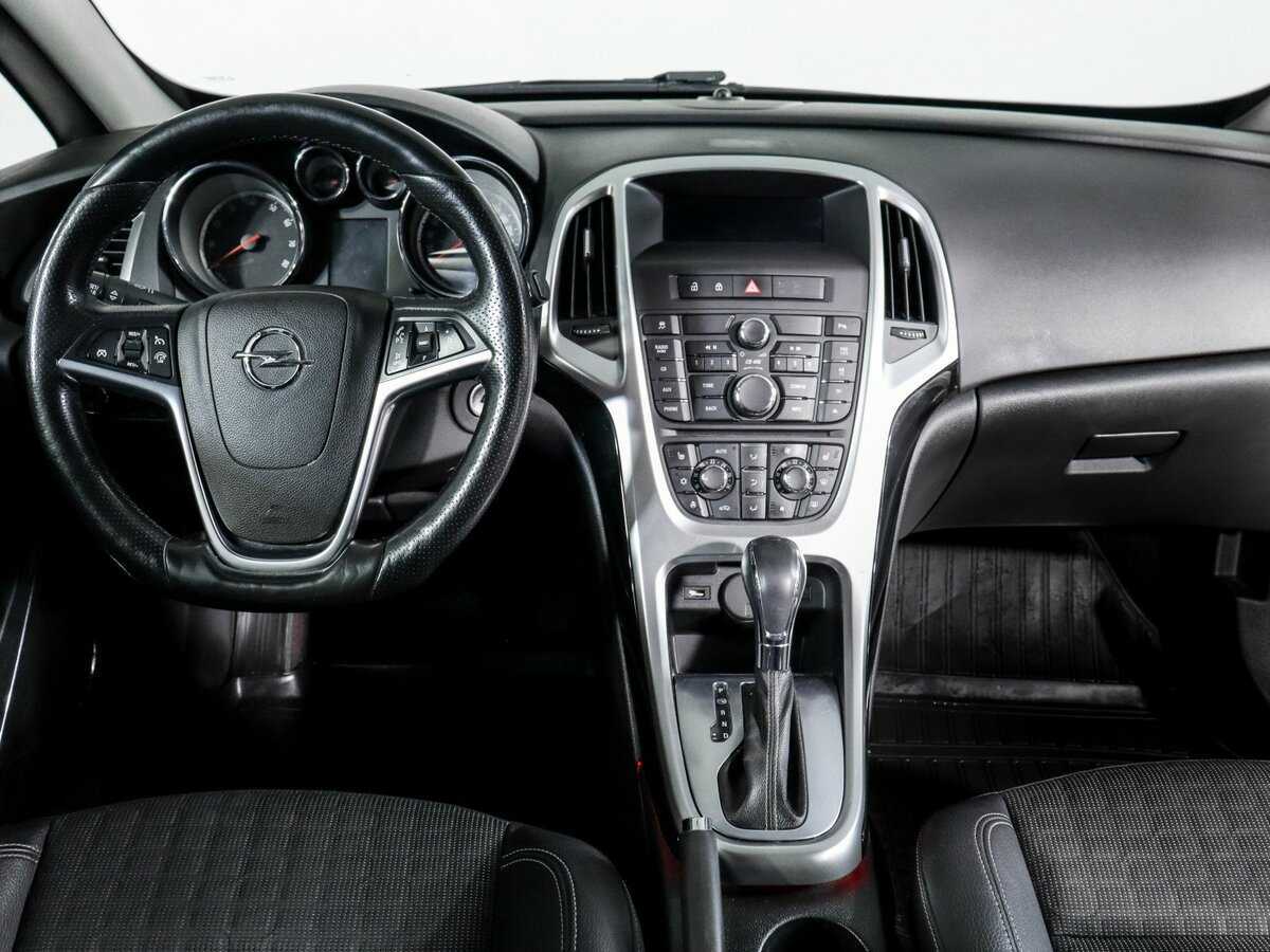 Opel Astra с пробегом — 2013 год. Фото: #7