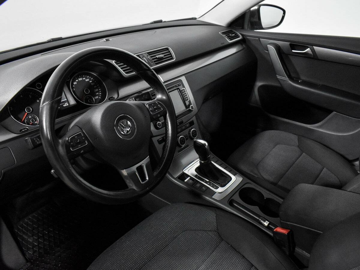 Volkswagen Passat с пробегом — 2012 год. Фото: #6