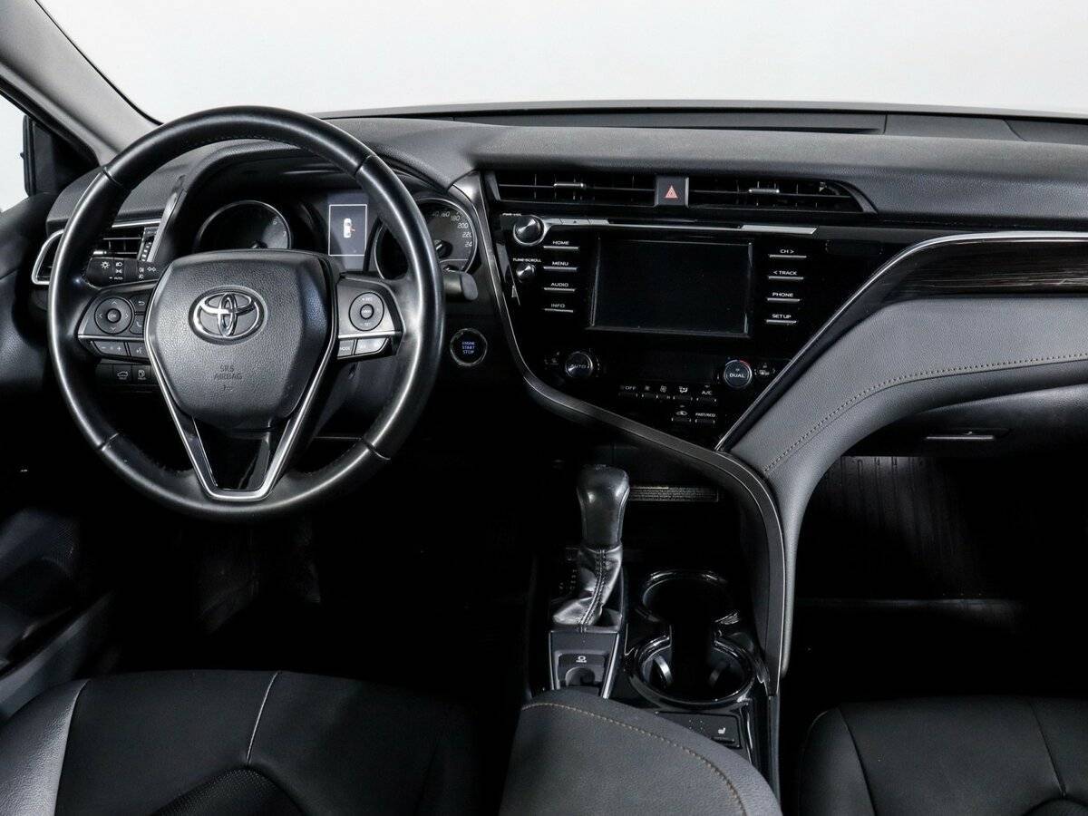 Toyota Camry с пробегом — 2019 год. Фото: #9