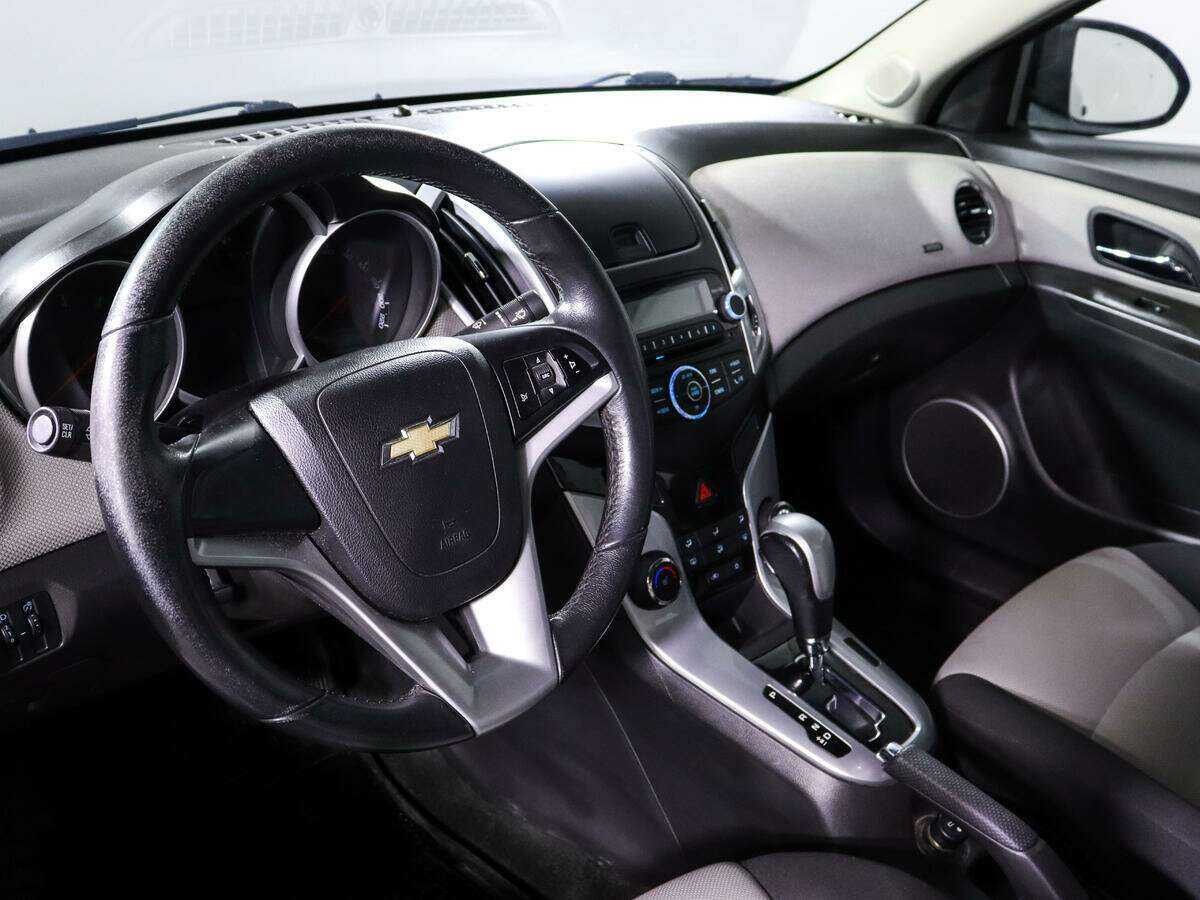 Chevrolet Cruze с пробегом — 2013 год. Фото: #10