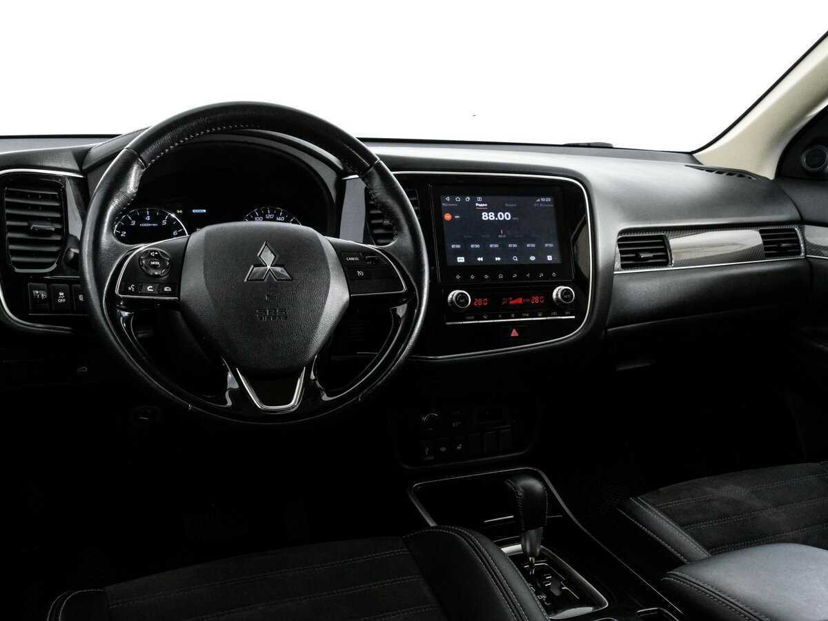 Mitsubishi Outlander с пробегом — 2021 год. Фото: #10