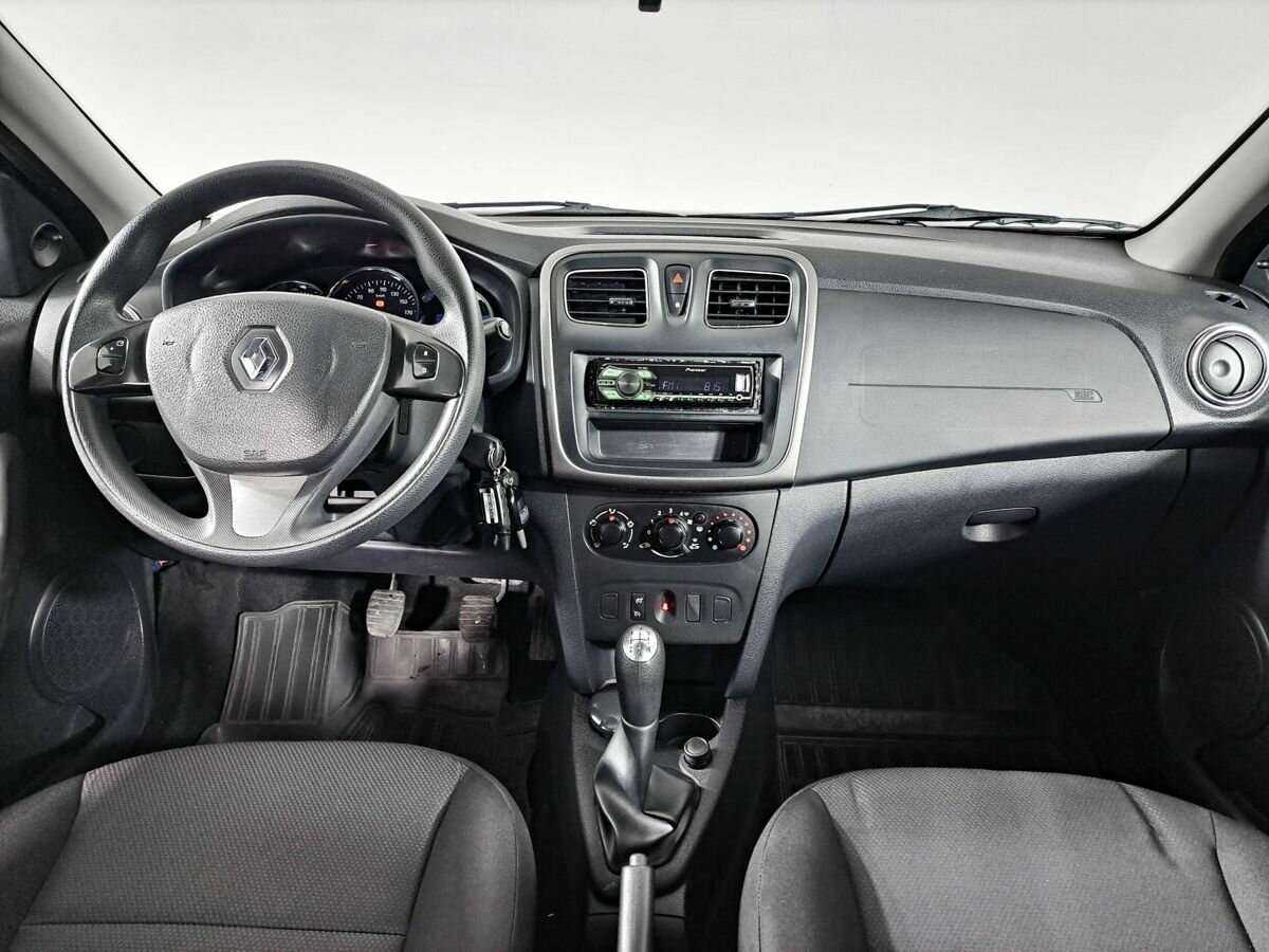 Renault Sandero с пробегом — 2015 год. Фото: #11