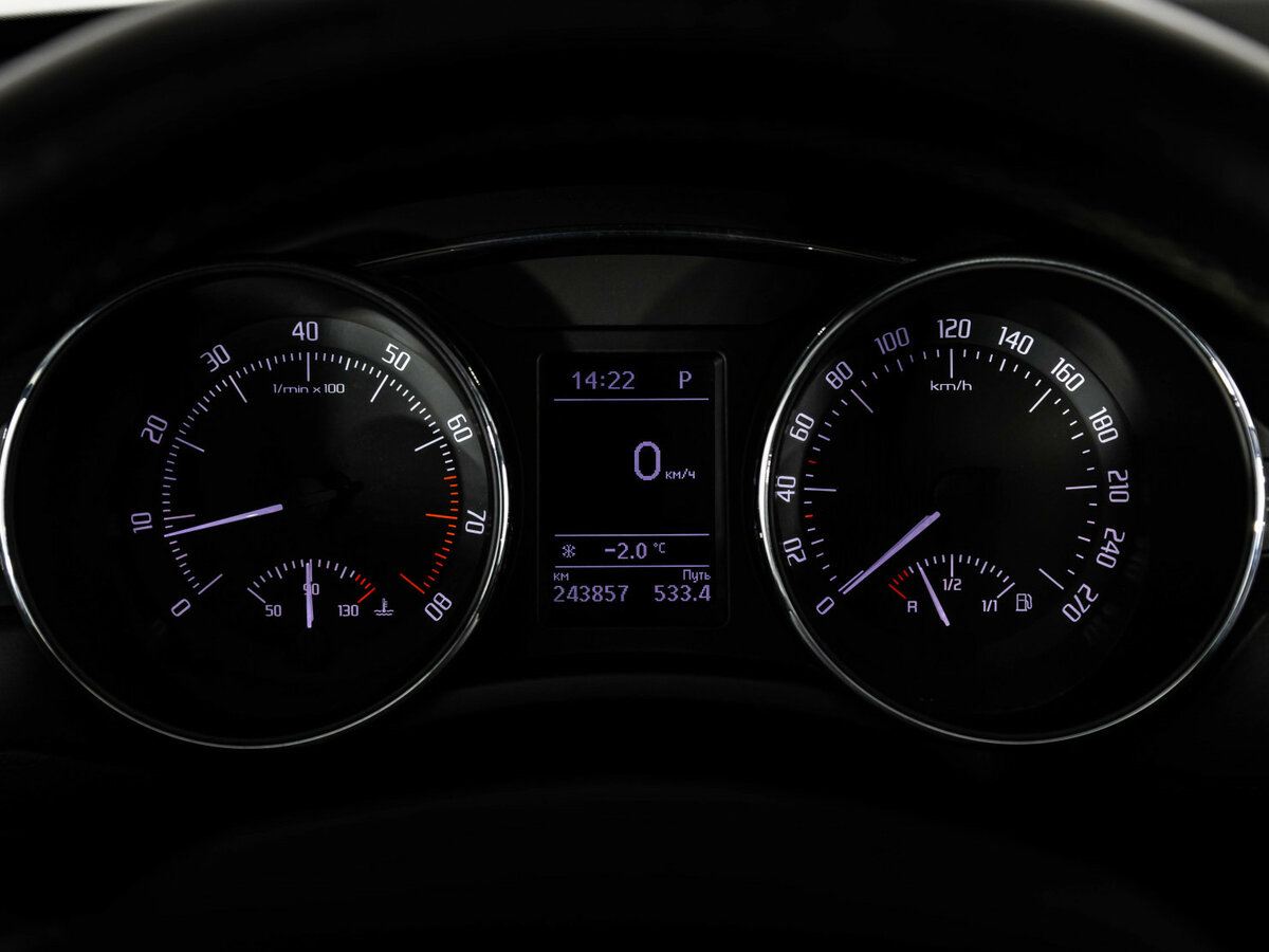 Skoda Superb с пробегом — 2014 год. Фото: #19