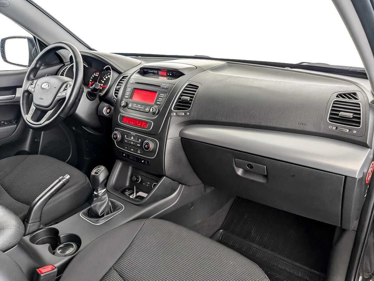Kia Sorento с пробегом — 2015 год. Фото: #10