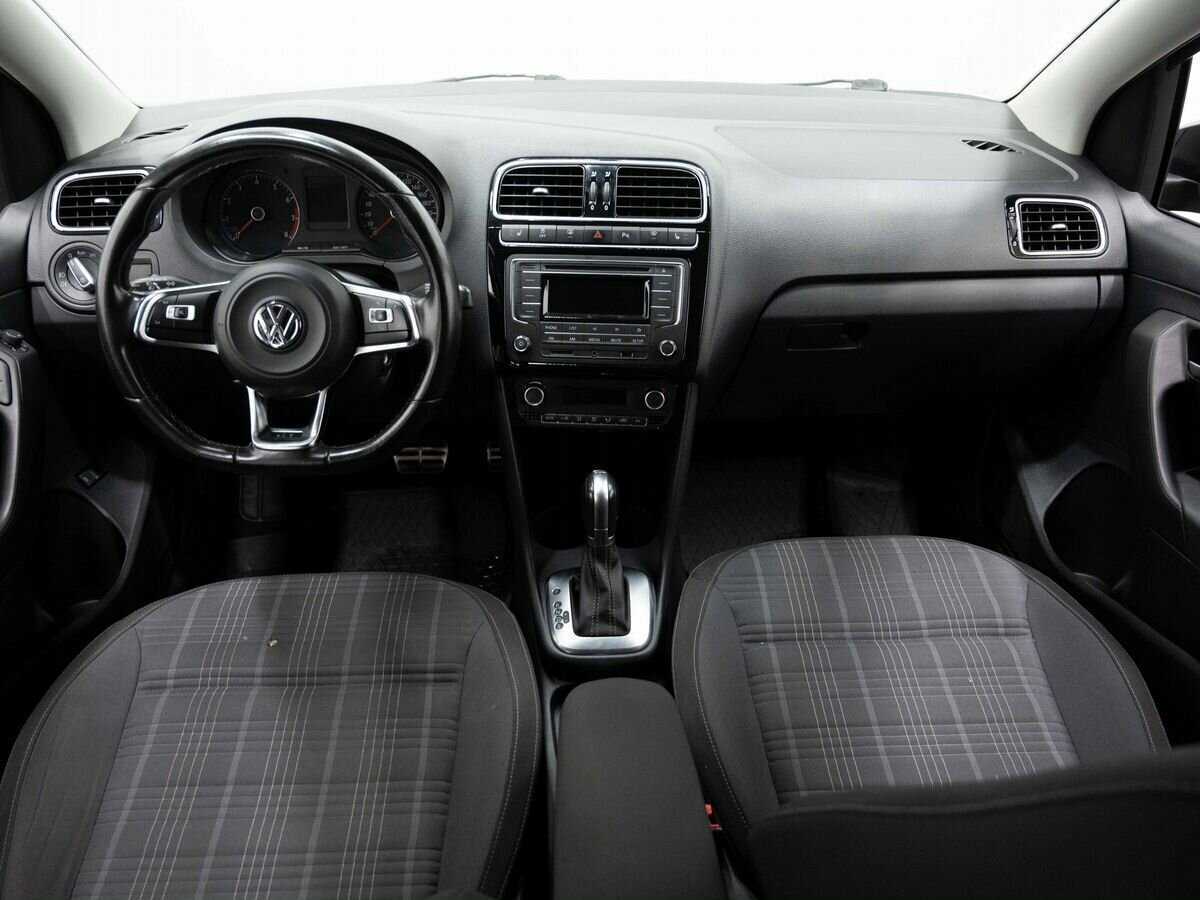 Volkswagen Polo с пробегом — 2016 год. Фото: #12