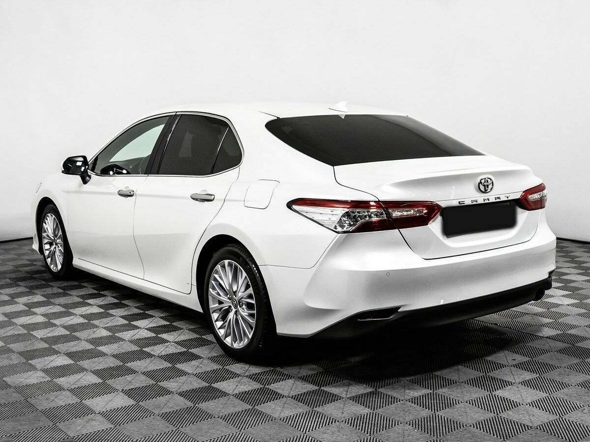 Toyota Camry с пробегом — 2020 год. Фото: #6
