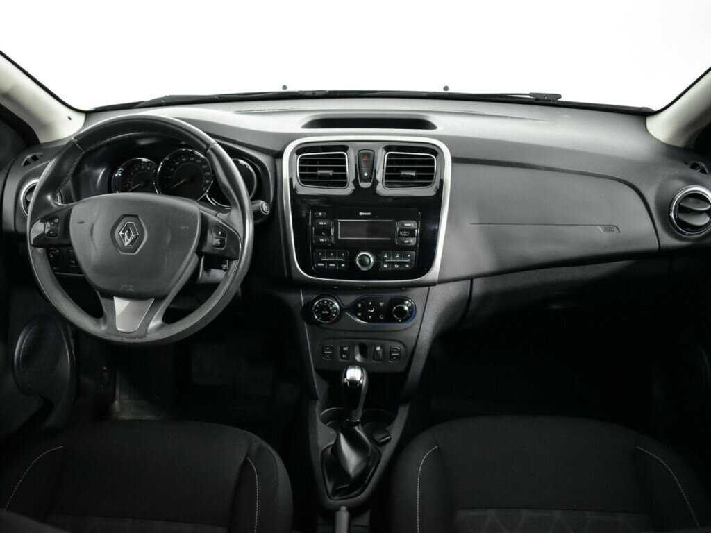 Renault Sandero с пробегом — 2017 год. Фото: #11