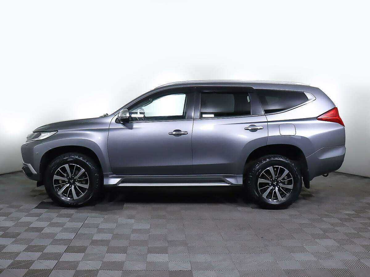 Mitsubishi Pajero Sport с пробегом — 2017 год. Фото: #6