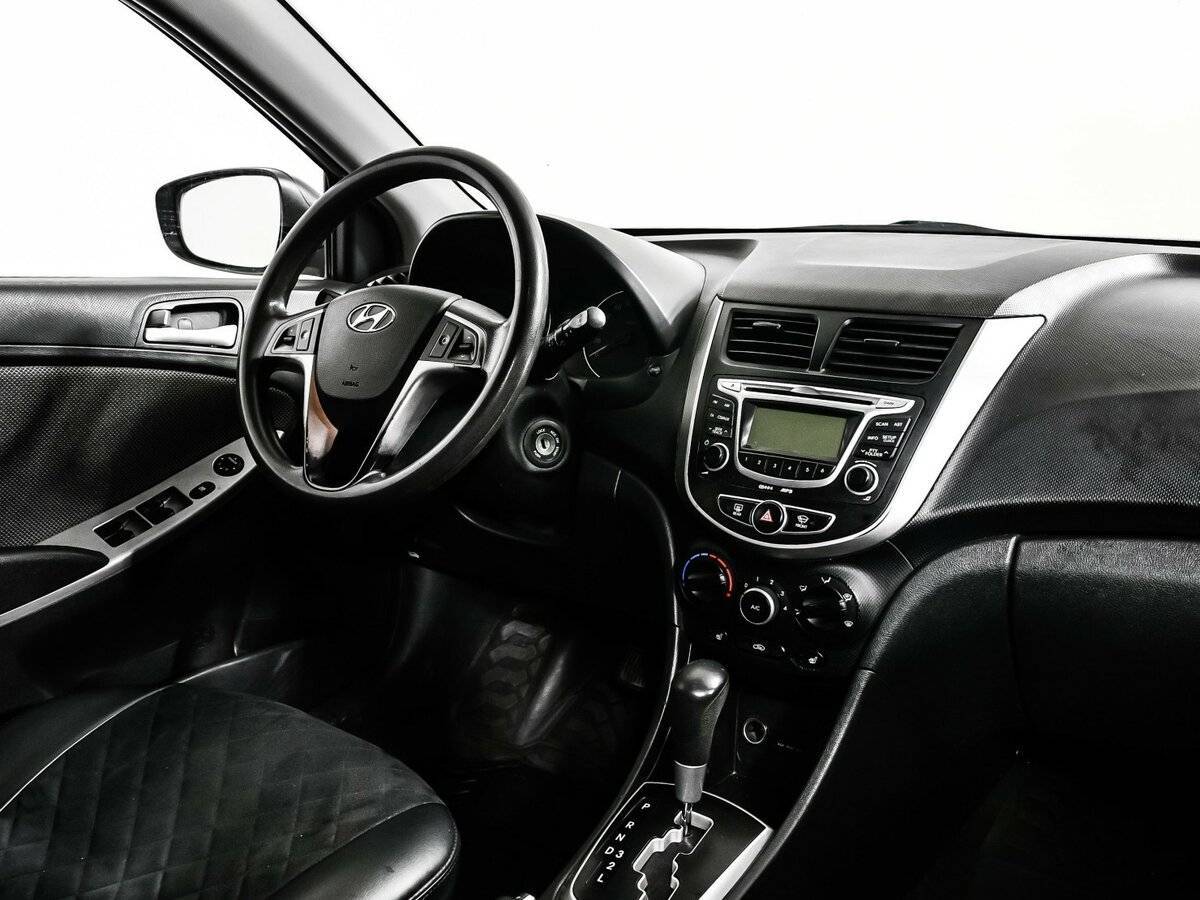 Hyundai Solaris с пробегом — 2012 год. Фото: #8