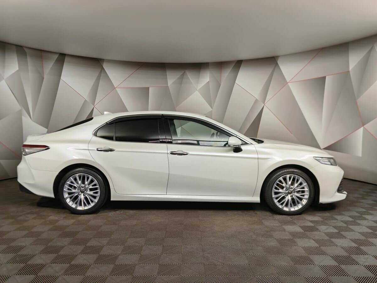 Toyota Camry с пробегом — 2020 год. Фото: #5