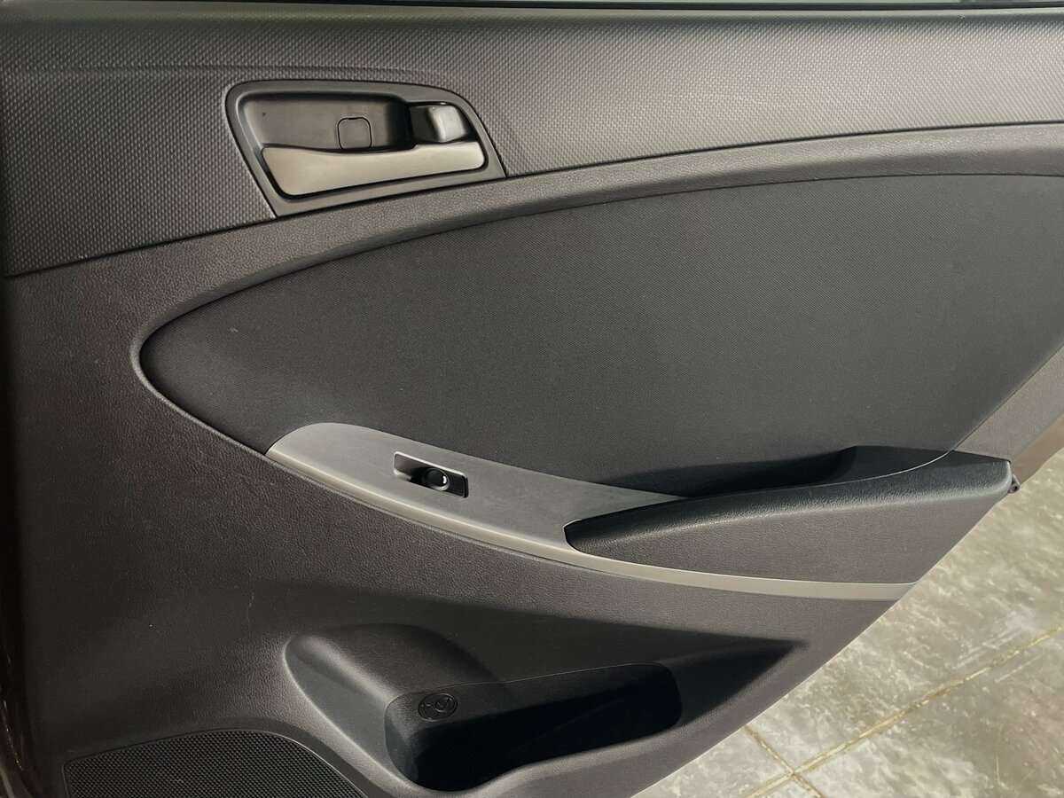 Hyundai Solaris с пробегом — 2015 год. Фото: #21