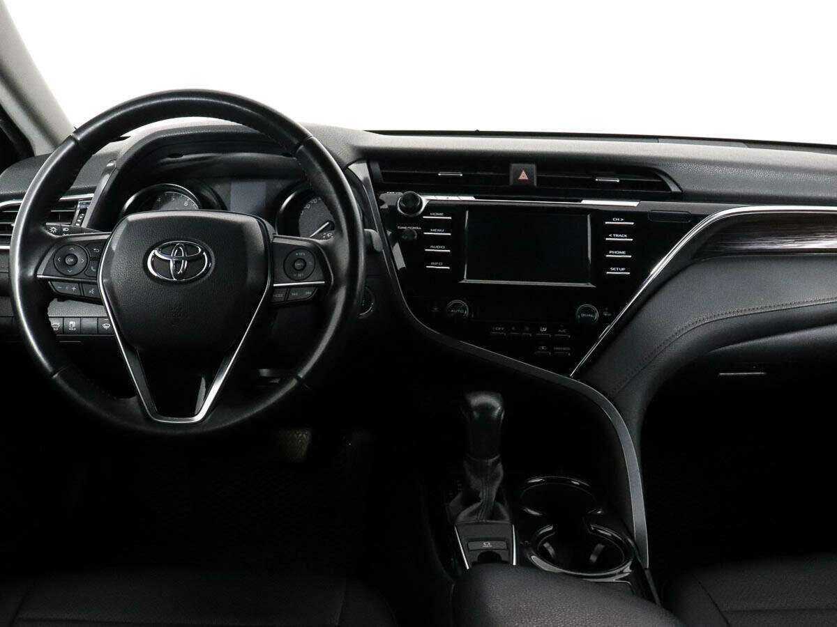 Toyota Camry с пробегом — 2020 год. Фото: #9