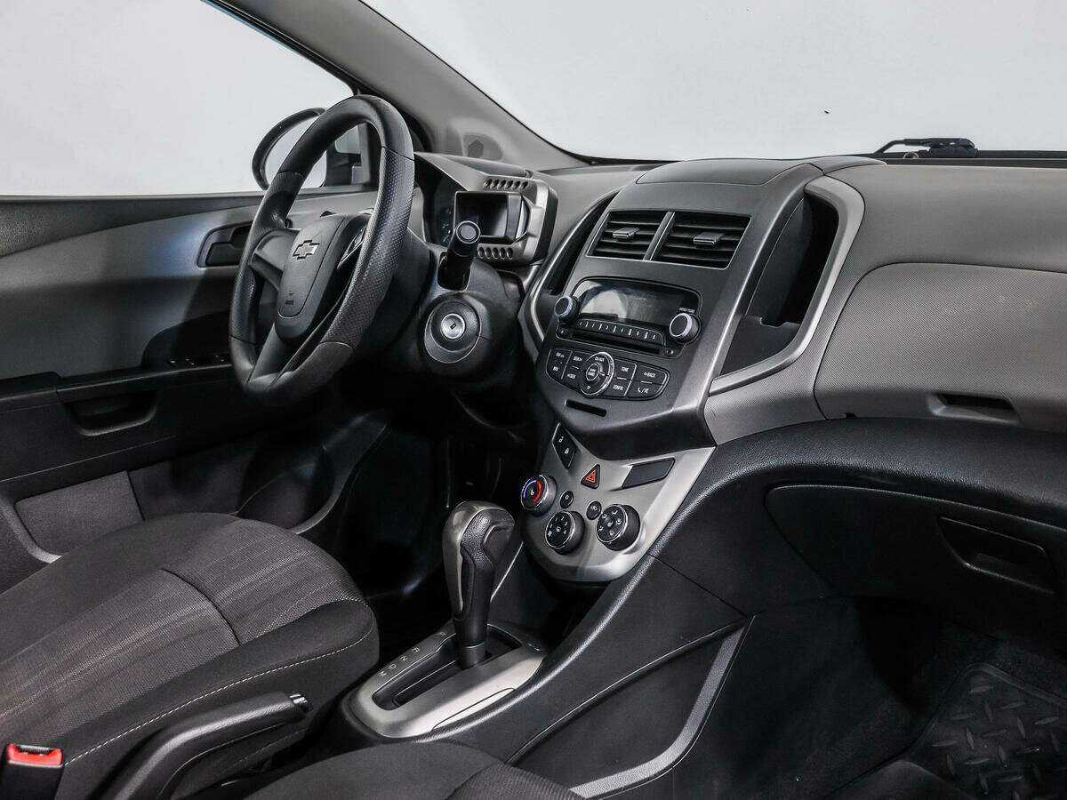 Chevrolet Aveo с пробегом — 2013 год. Фото: #10