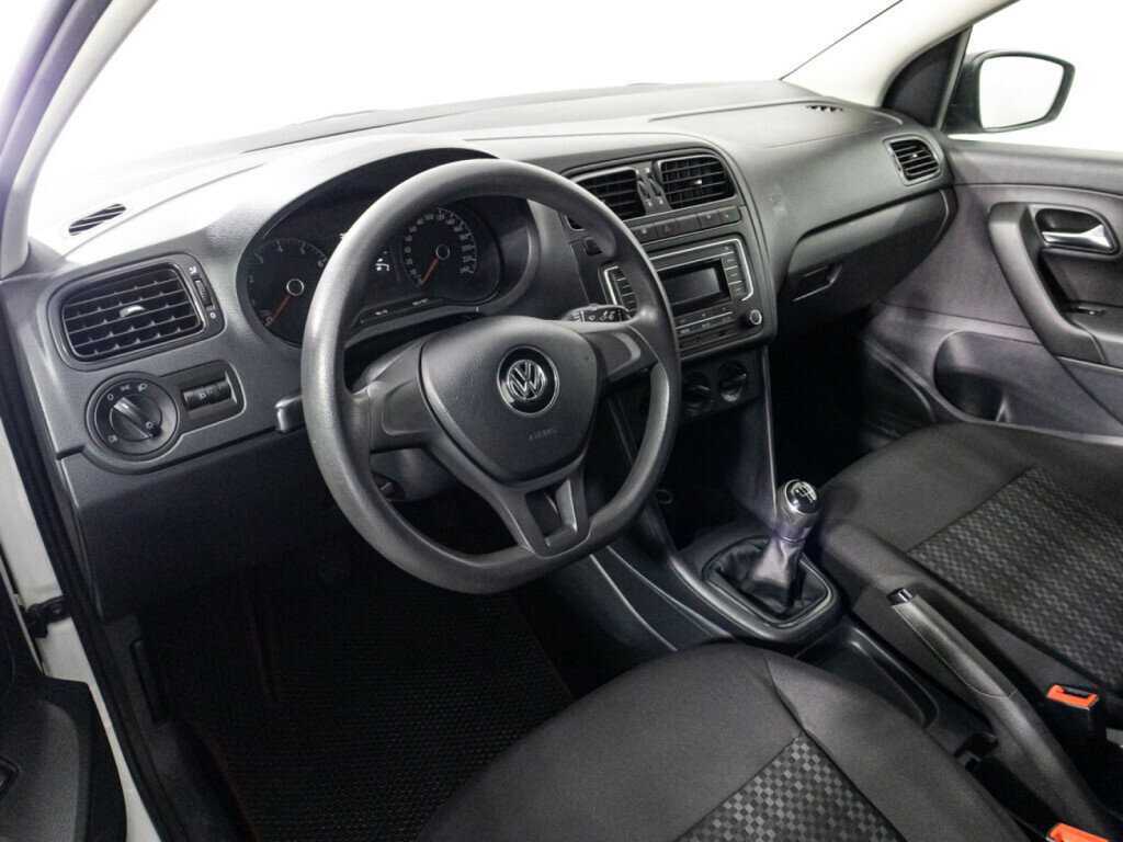 Volkswagen Polo с пробегом — 2016 год. Фото: #10